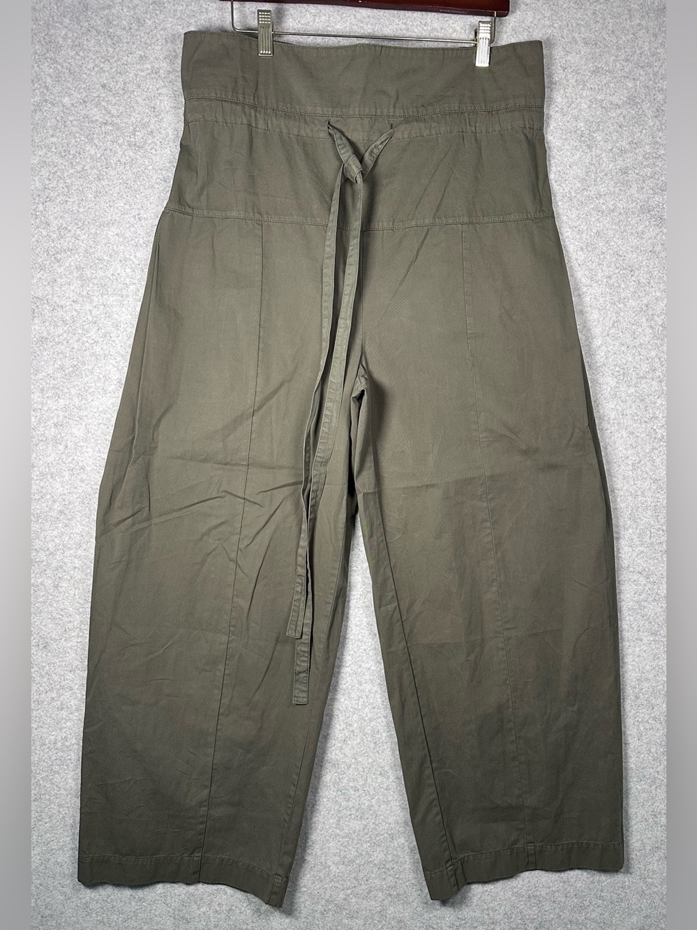 Banana Republic The White Lotus Olive Green Oversized Fisherman Drawstring Pants - Picture 2 of 12